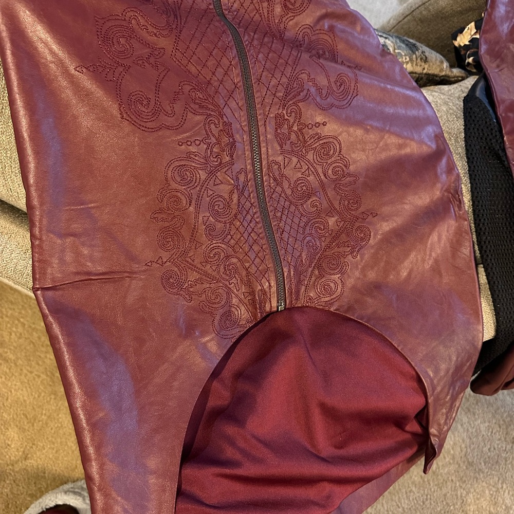 Burgundy zip high front skirt sizes S-L…..